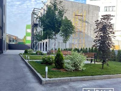 комерційна за адресою Старокиївська вул., 10