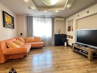 квартира за адресою Академіка Булаховського вул., 5-Д