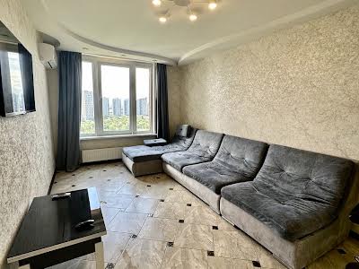 квартира за адресою Дніпровська набережна вул., 16г