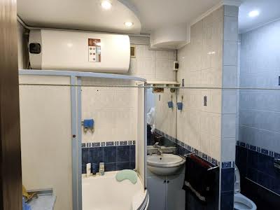 квартира за адресою Конституції пл., 2/2