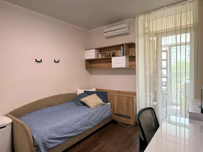 квартира за адресою Регенераторна вул., 4