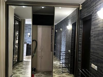 квартира за адресою Дніпровська набережна вул., 19-В
