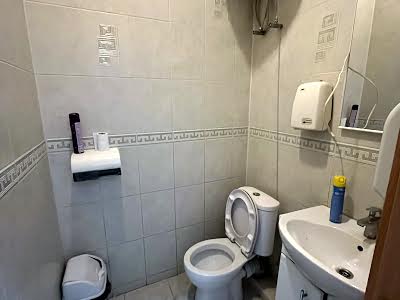 комерційна за адресою Дмитрівська вул., 37а