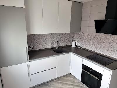 квартира за адресою Анни Ахматової вул., 16-В