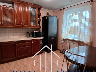 квартира за адресою Анни Ахматової вул., 43
