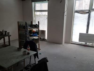комерційна за адресою Дніпроводська вул., 1