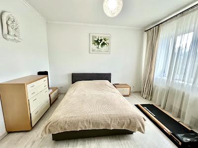 квартира за адресою Квітнева вул., 48