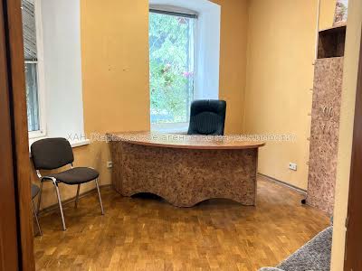 комерційна за адресою Потебні вул., 2
