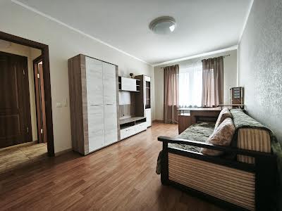 квартира за адресою Софії Русової вул., 5-Б