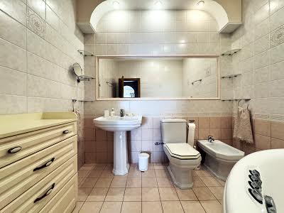 квартира за адресою Дмитрівська вул., 13а