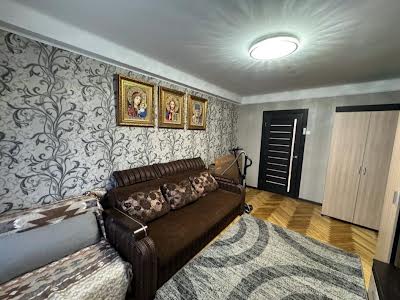 квартира по адресу Строителей ул., 12-Б
