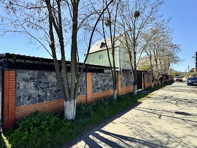 будинок за адресою Озерна