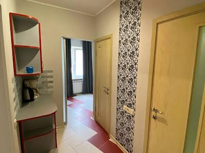 комерційна за адресою Драгоманова вул., 23