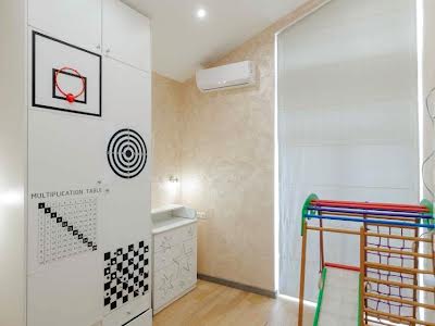 квартира за адресою Регенераторна вул., 4