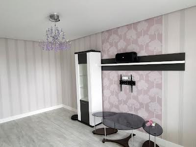 квартира за адресою Анни Ахматової вул., 16-В