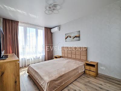 квартира за адресою Набережно-Рибальська вул., 27