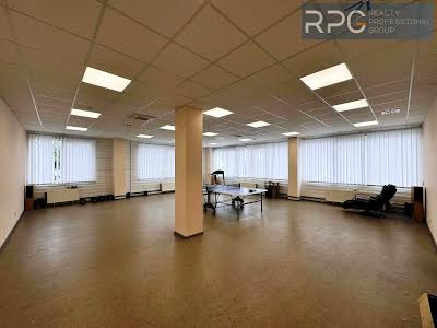 комерційна за адресою Пшенична вул., 8