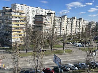 квартира за адресою Героїв полку 