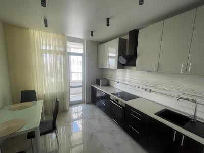 квартира за адресою Драгоманова вул., 10
