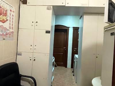 комерційна за адресою Варязький пров., 8