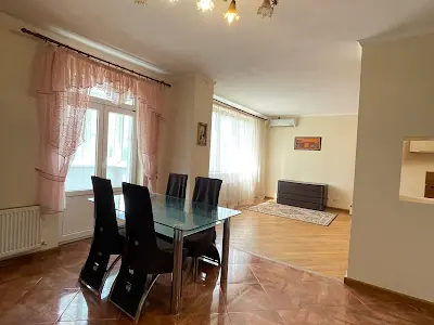 квартира за адресою Раїси Окіпної вул., 8