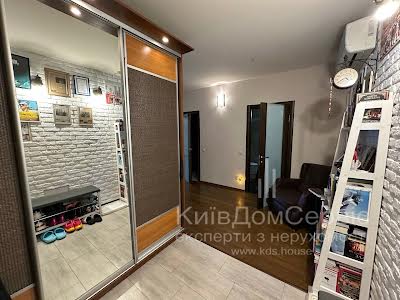 квартира за адресою Дегтярівська вул., 25а к1