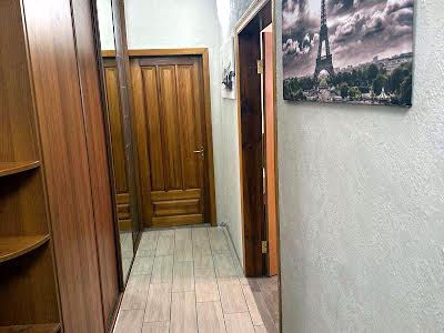 квартира за адресою Анни Ахматової вул., 16-Г
