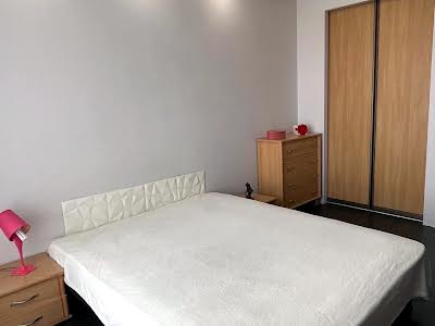 квартира за адресою с. Святопетрівське, Лесі Українки бульв., 2б