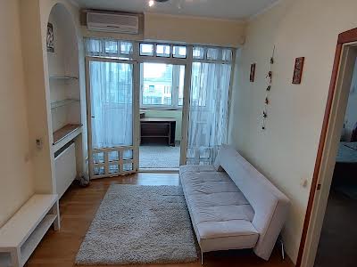 квартира за адресою Андрія Верхогляда вул. (Михайла Драгомирова), 4