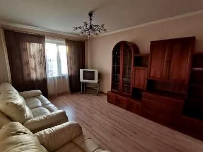 квартира за адресою Автозаводська вул., 61