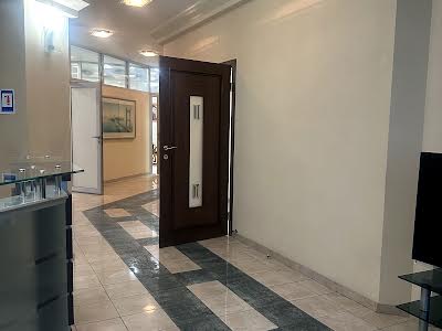 комерційна за адресою Васильківська, 62/64
