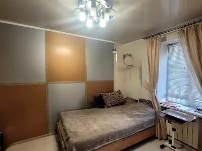 квартира за адресою Верховинна вул., 18