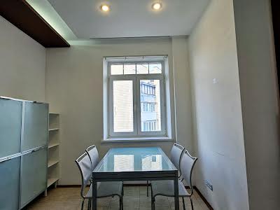 квартира за адресою Панаса Мирного вул., 8