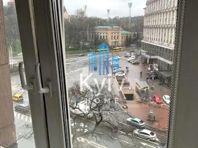 комерційна за адресою Хрещатик вул., 8
