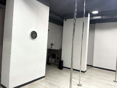 комерційна за адресою Анни Ахматової вул., 30