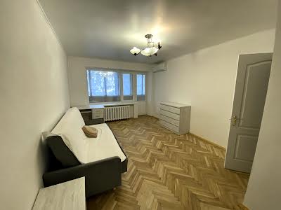 квартира за адресою Сергія Набоки пл., 4