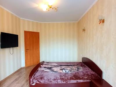 квартира за адресою Братська вул., 12