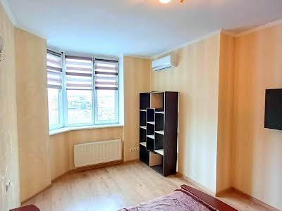 квартира за адресою Братська вул., 12