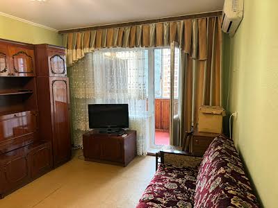 квартира по адресу Ревуцкого ул., 18