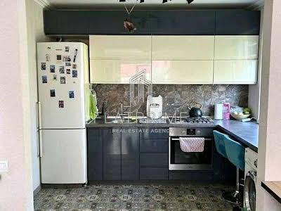 квартира за адресою Празька вул., 32
