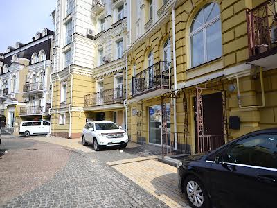 комерційна за адресою Кожум'яцька вул., 20
