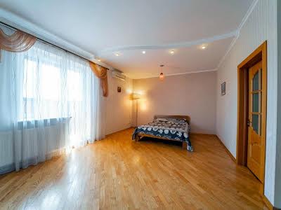 квартира за адресою Олександра Кониського вул., 28А-30А
