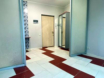 комерційна за адресою Драгоманова вул., 23