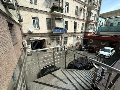 комерційна за адресою Тараса Шевченка бульв., 33-Б