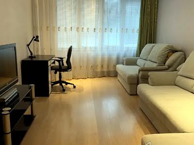 квартира за адресою Верховинна вул., 37