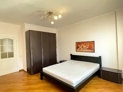 квартира за адресою Раїси Окіпної вул., 8