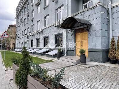 коммерческая по адресу Дмитра Дорошенка ул. (Чигоріна), 18