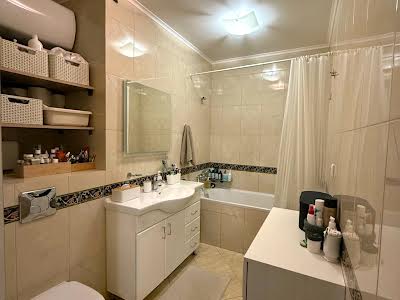 квартира за адресою Регенераторна вул., 4