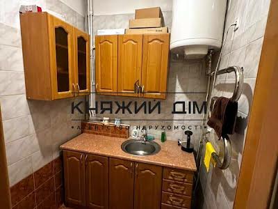 комерційна за адресою Володимирська вул., 11