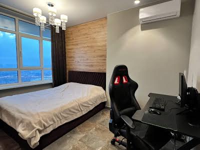 квартира за адресою Липківського, 33а